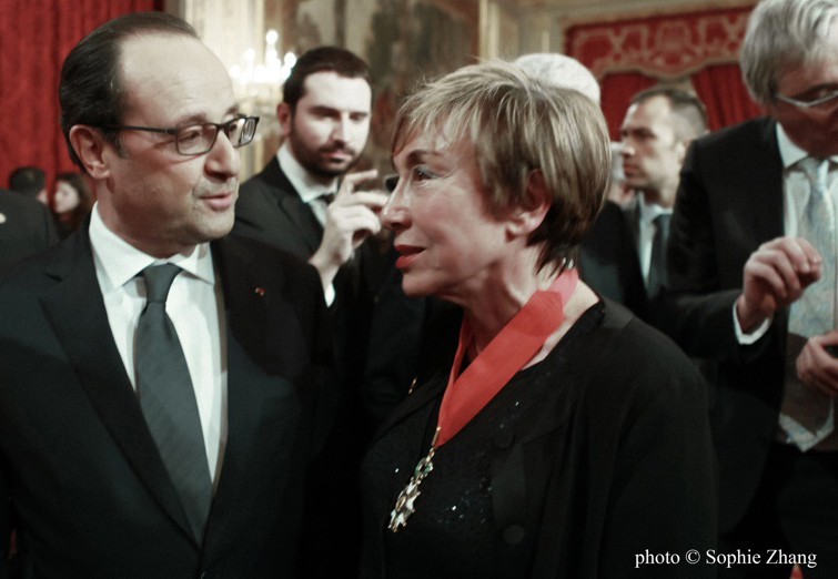 Julia Kristeva - Commandeur de la Légion d'honneur François Hollande Julia Kristeva G.K. Galabov (photo Sophie Zhang)